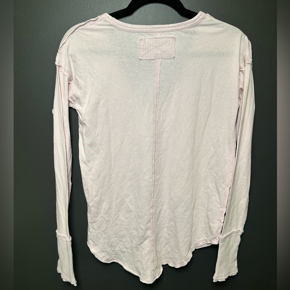 Free People | We The Free | Soft Pink V-Neck Long Sleeve Top | XS | NWOT - Picture 3 of 6
